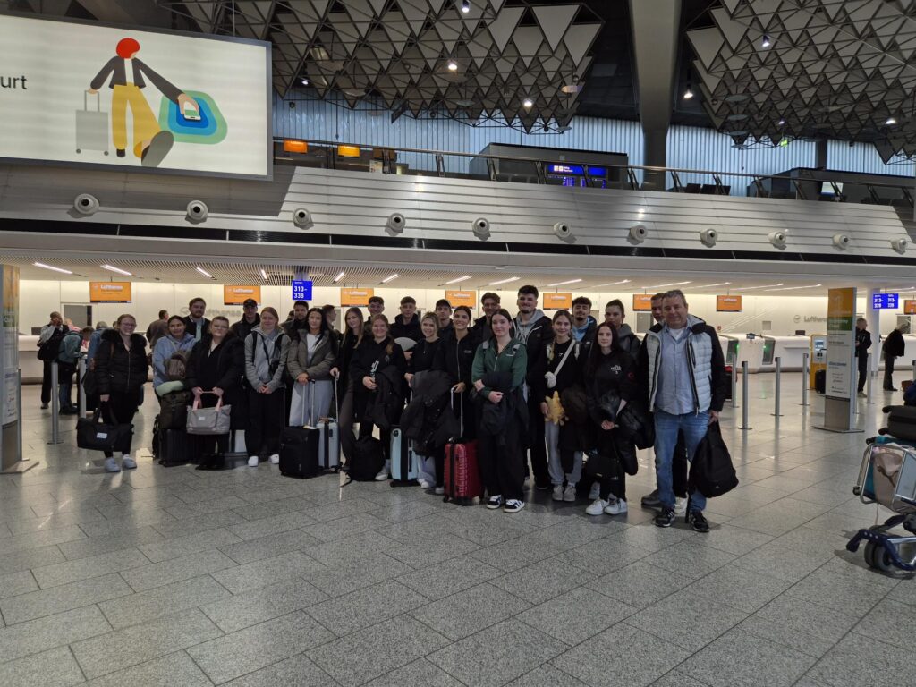 Schülerinnen und Schüler der Berufsschule am Flughafen